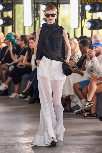 Look 46